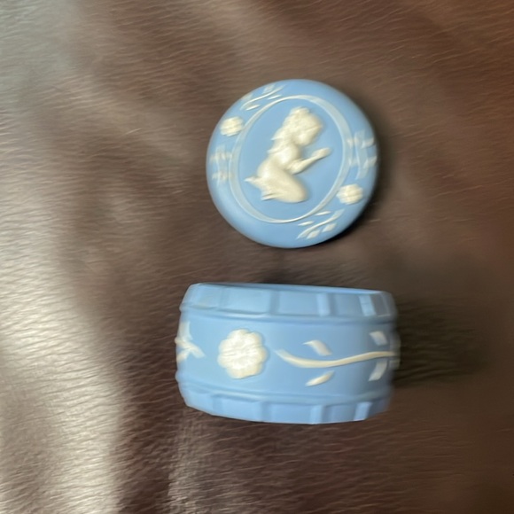 Rosary keepsake box. In like new condition. Blue and white. Lid comes off. - Picture 3 of 4